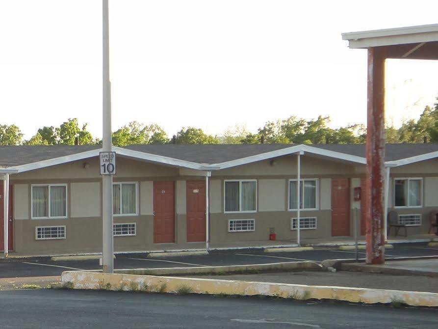 Relax Inn St. Robert Exterior photo
